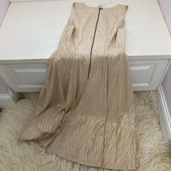 ALICE + OLIVIA V-Neck Midi Length Dress - Picture 9 of 12